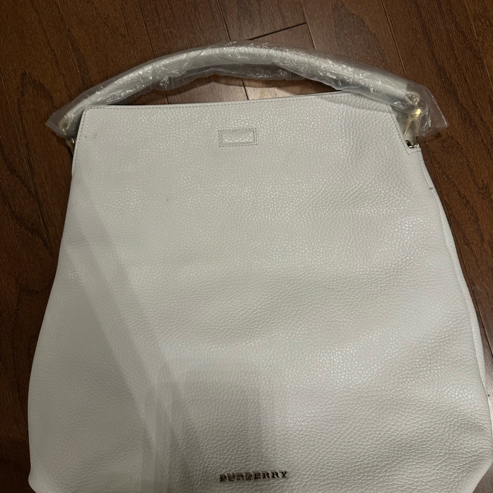 Burberry White Shoulder Bag Elegant Design
